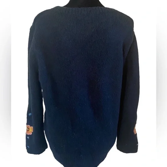 Cliche navy crew neck sweater with bright floral embroidery sz M - Picture 3 of 7
